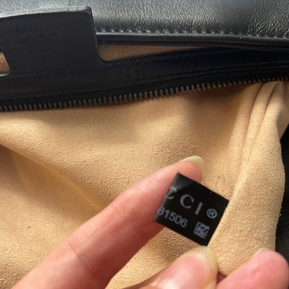 Sold on another site Gucci Marmont Matelasse medium black bag/crossbody - Picture 14 of 15